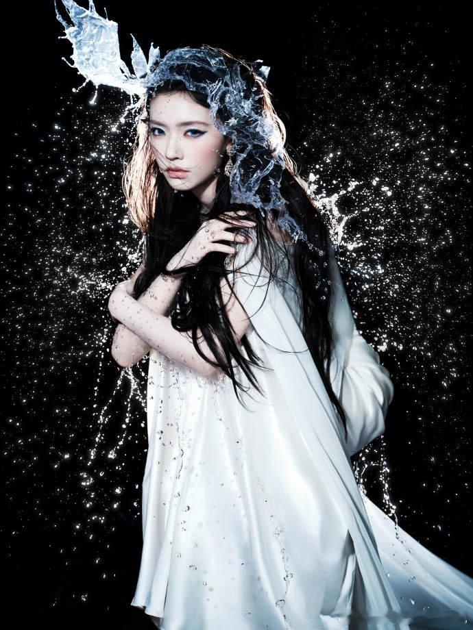 林允直播林允生日直播也太圈粉了吧！认真读每一条弹幕，贴心回复海外粉丝，比心动作说