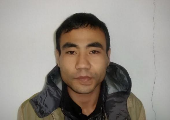  
他能在见面三小时以后就带女人开房，甚至还让女人心甘情愿的为自己花钱，三年对1
