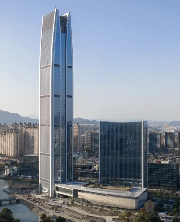 300米县域地标将亮相！温岭中心预计4月底竣工，成中国县城第二高楼
 
随着温州