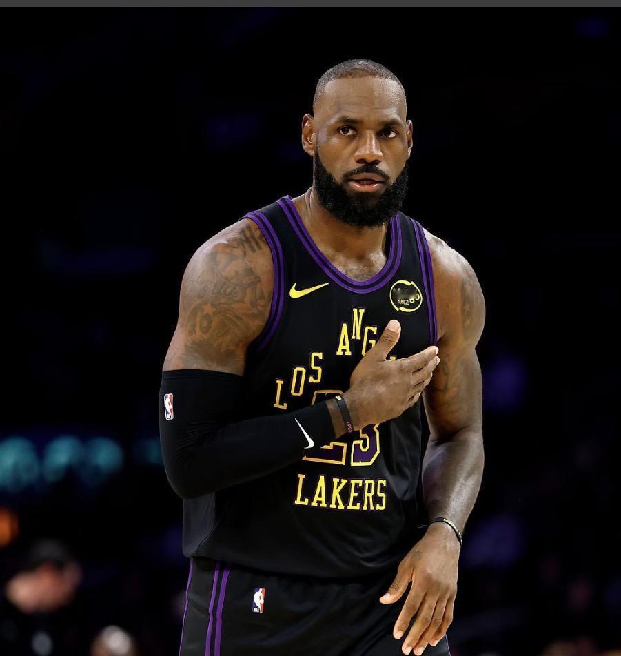 东契奇：詹姆斯帮助湖人所有人！他能看到别人看不到的内容！
11月19日。在湖人主