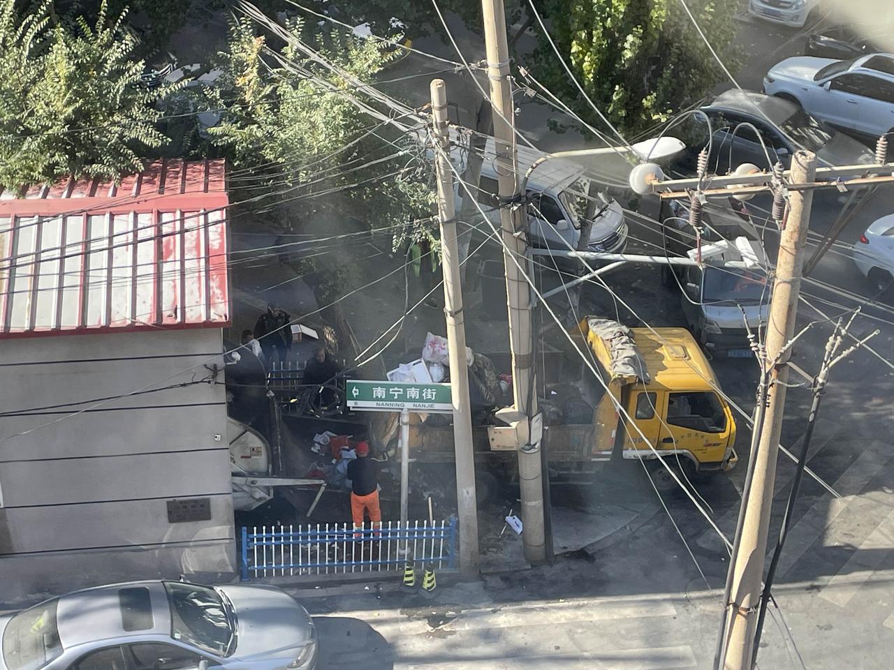 沈阳市和平区城管局“就这样了！”垃圾压缩站距离小区居民楼不足10米。多次报道。人