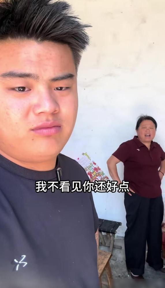 二两给顺子出的馊主意；搞辆破车来干烧烤店；别的不说城管这一关也很难过

真不是我