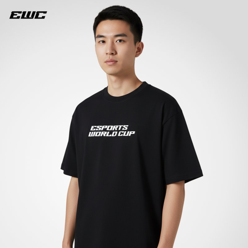 EWC 电竞世俱杯 2026 基础款周边T恤  家人们谁懂啊！这件EWC电竞世俱
