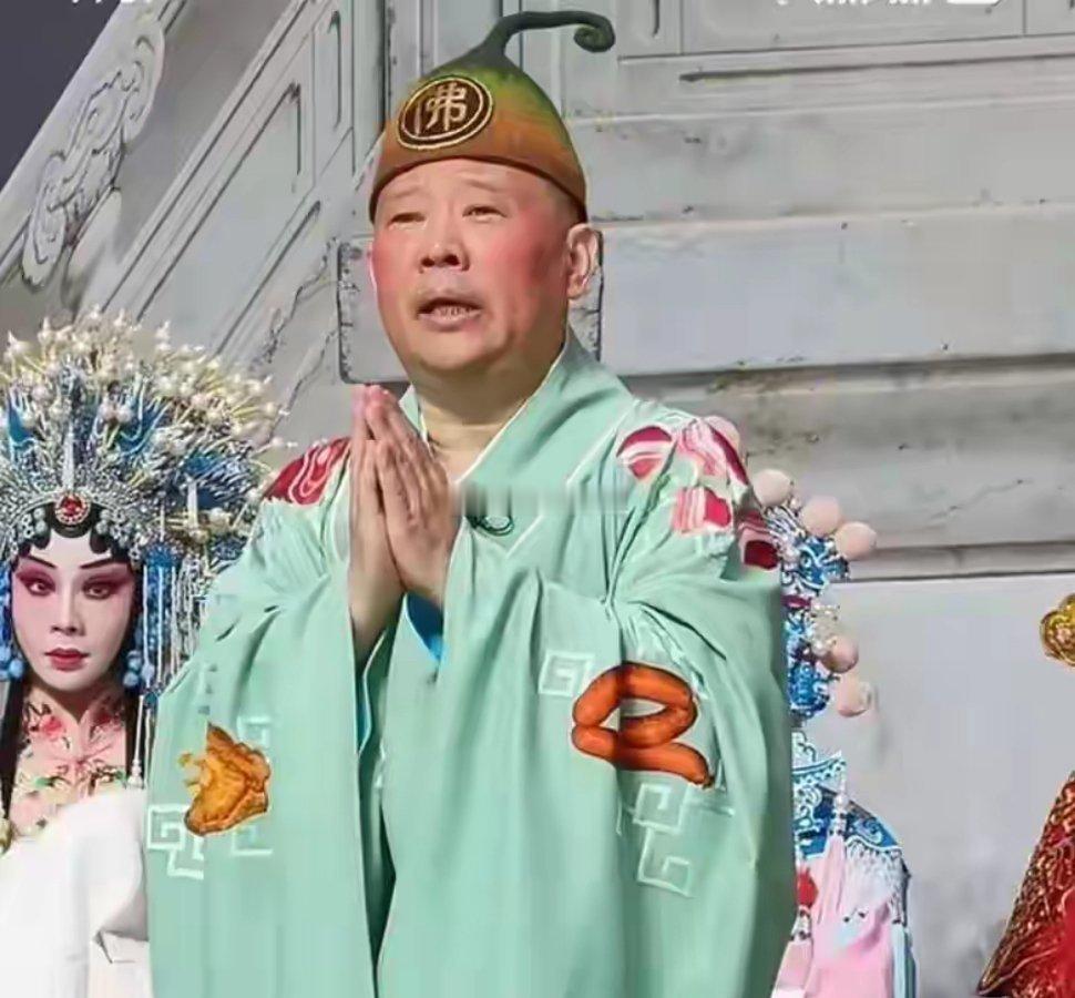 该说不说，这个造型是真的丑，结合这个化妆造型看整体气质，也是极为难受，至于内容引