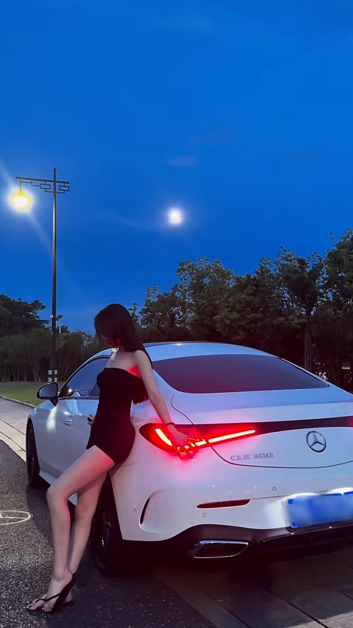 奔驰的双门轿跑车颜值一般都很高 ​​​