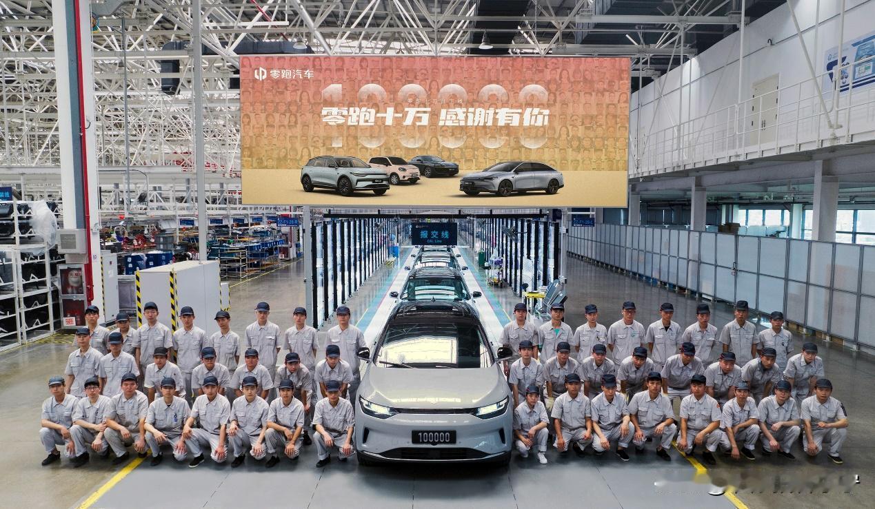 新能源时代，中国车企真能“弯道超车”？
 
这既是一个老生常谈的话题，也是每一个