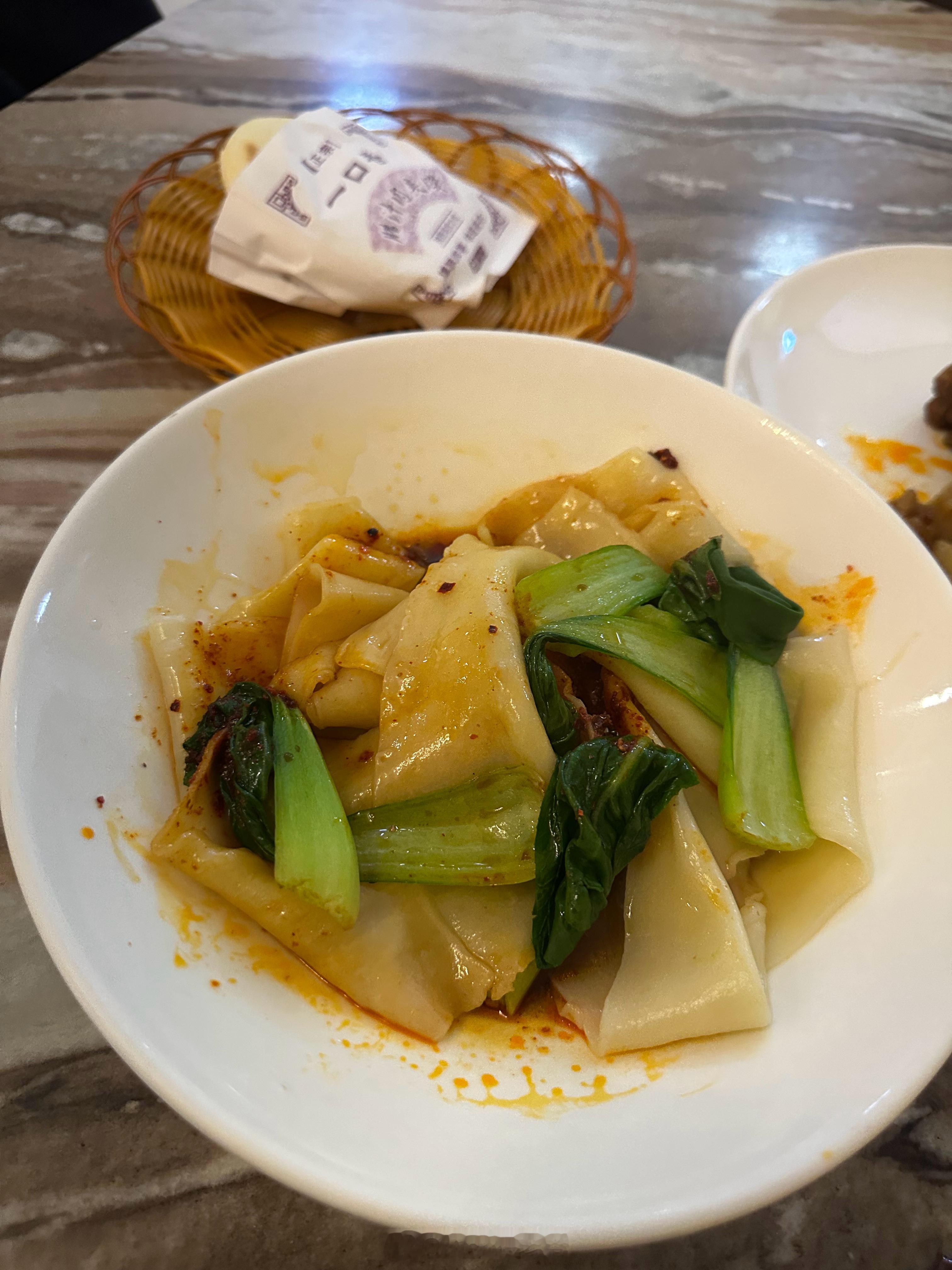 西安机场休息室的饭也是满满的碳水明天再减肥！！！ 咸阳·西安咸阳国际机场