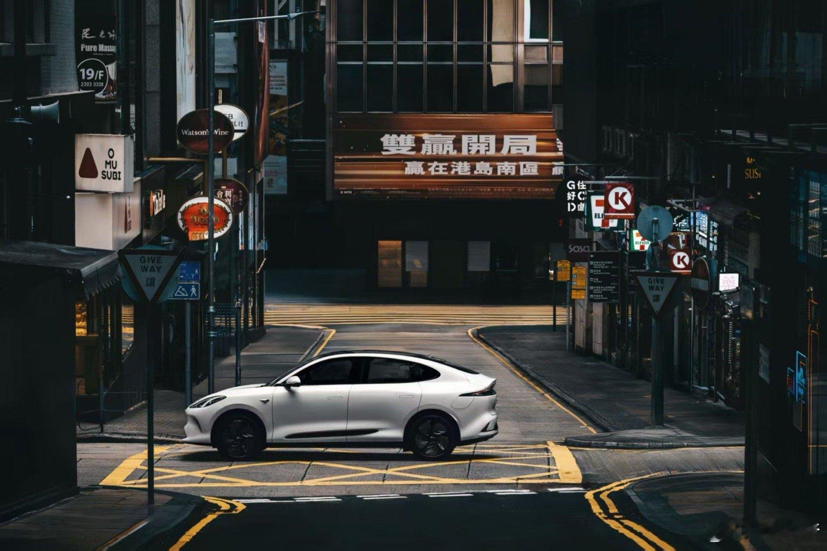 智己也登陆香港市场了，其实香港依然是个比较好的对外窗口，市场不大影响不小而且那天