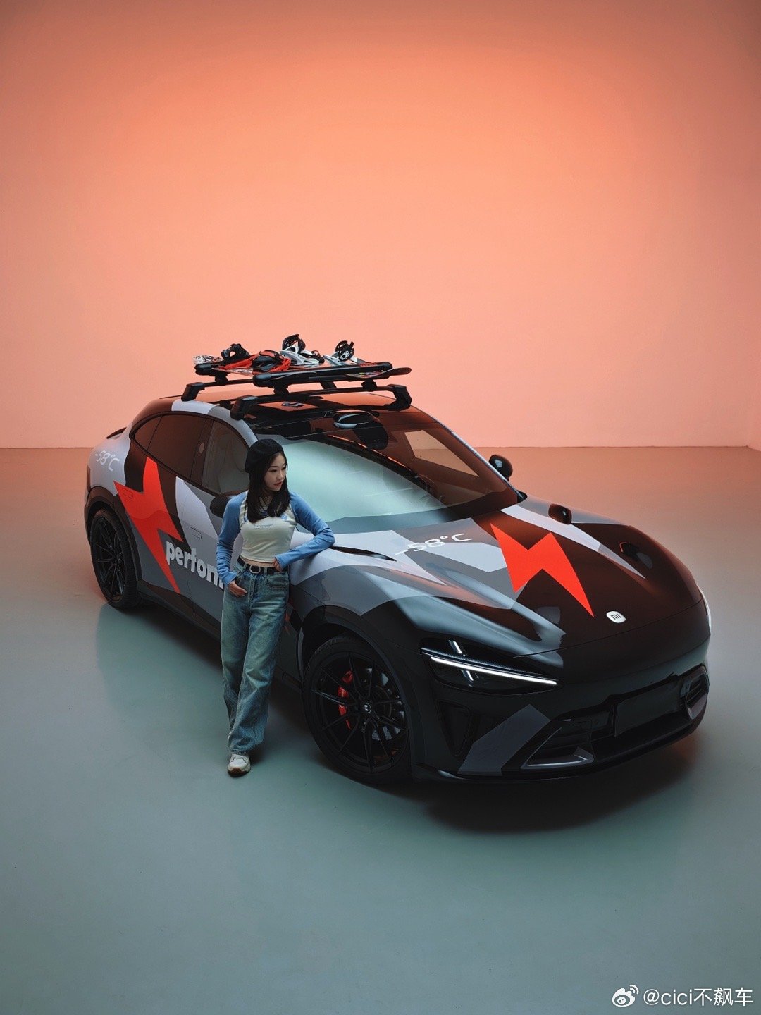 2026年的第一台改装作品：小米YU7「雪地战车」雪地迷彩涂装+22寸大内凹轮圈