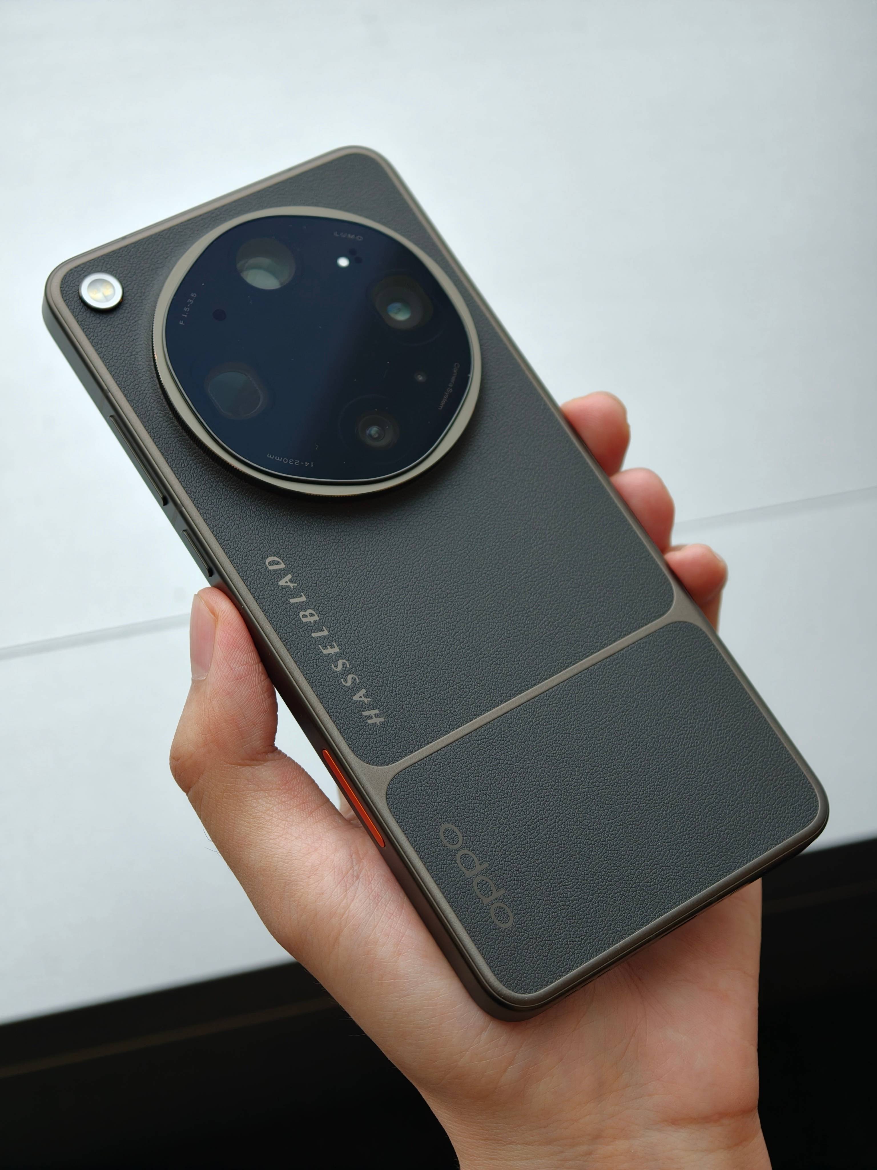 OPPO Find X9 Ultra看来确实是这个样子了，不过是探索家大师版，我