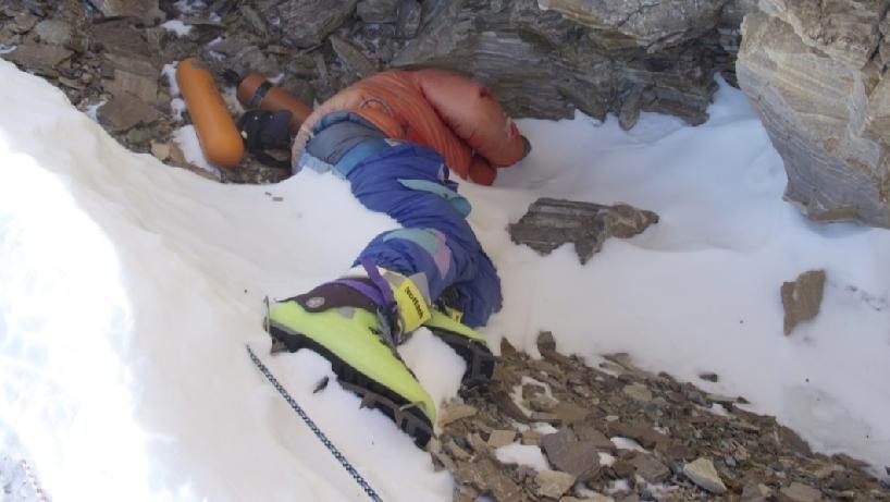 留在珠穆朗玛峰山上近30年的著名遇难者「绿靴子」（Green Boots），有望