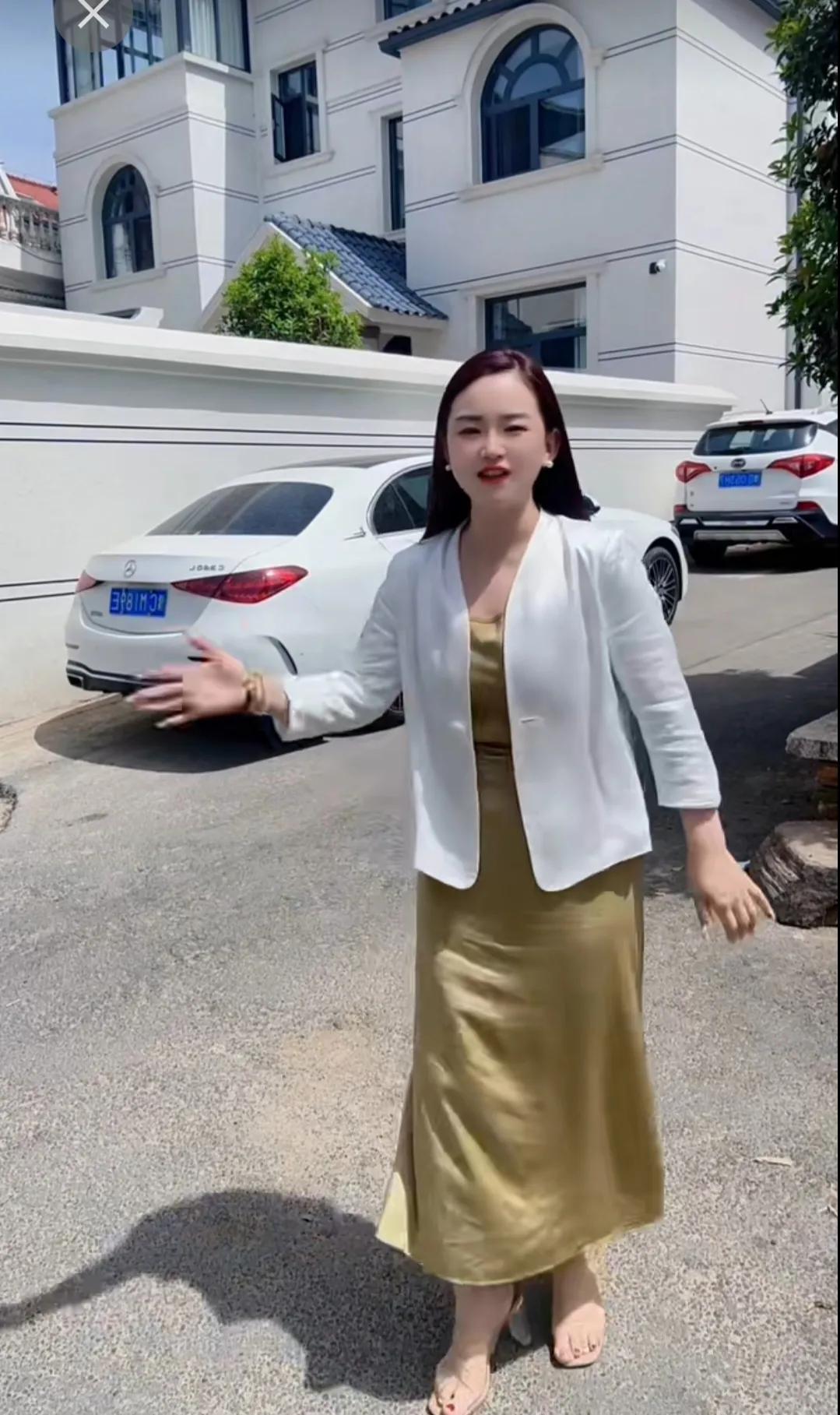 在当下生活中，还得学习，提高认知度，要注意一些对我们无益的人：
经常贬低你的人·