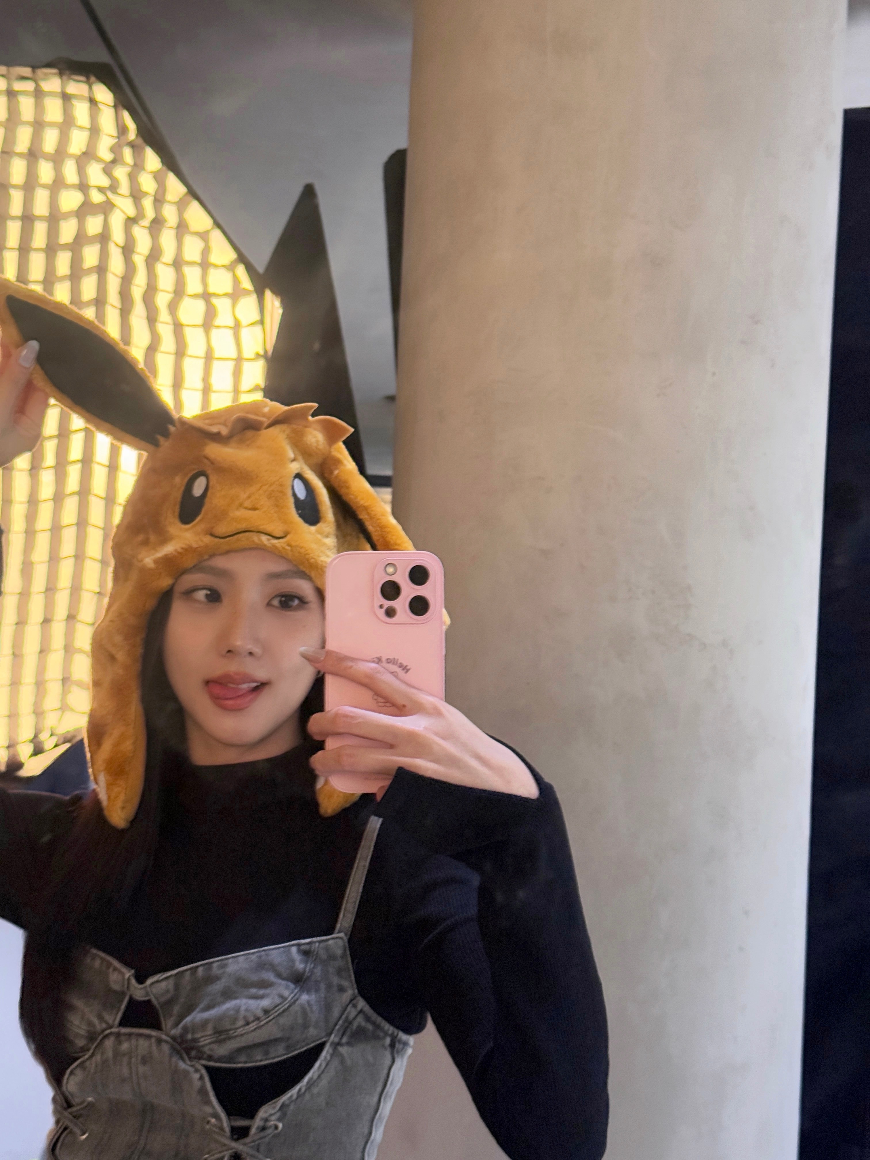 JISOO + Eevee = 🤎 JISOO Pokemon30 ​​​