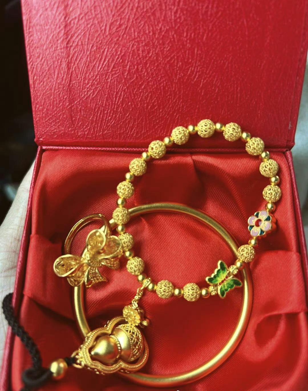 普通人有存款的10个等级：
1、存款1万，心里有底。
2、存款3万，小有底气。