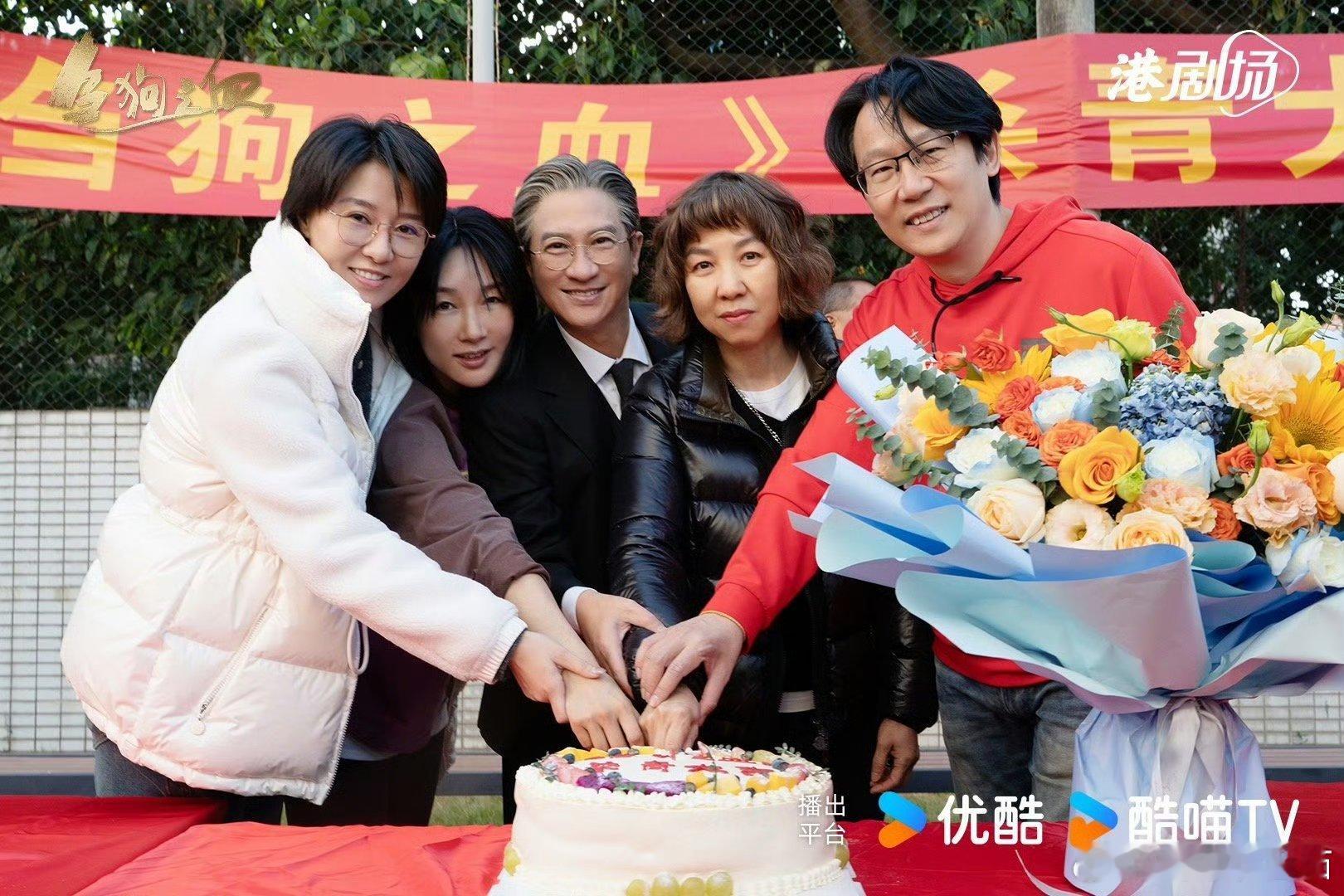 张家辉曾舜晞新剧关系成谜张家辉饰演法官，另一个上曾舜晞饰演暴徒，咱就是说曾舜晞这