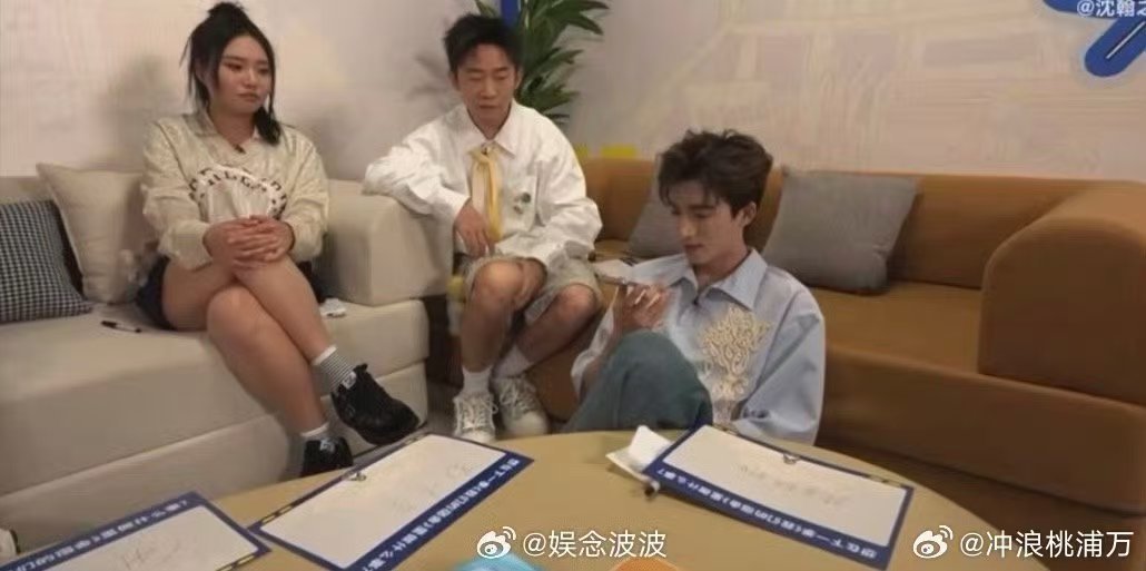 王星越王子奇是睡觉也能秒接的关系我们的宿舍 王子奇睡梦中都能接王星越电话，还爽快