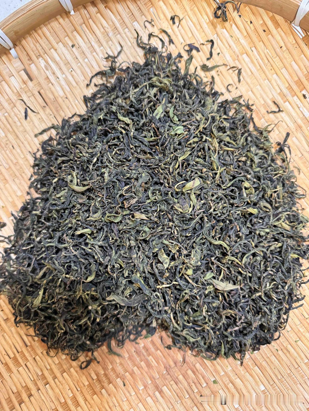 又到一年采茶季，今天说说茶叶的话题。市面上到底有没有不打药的茶叶？有谁喝过没打药