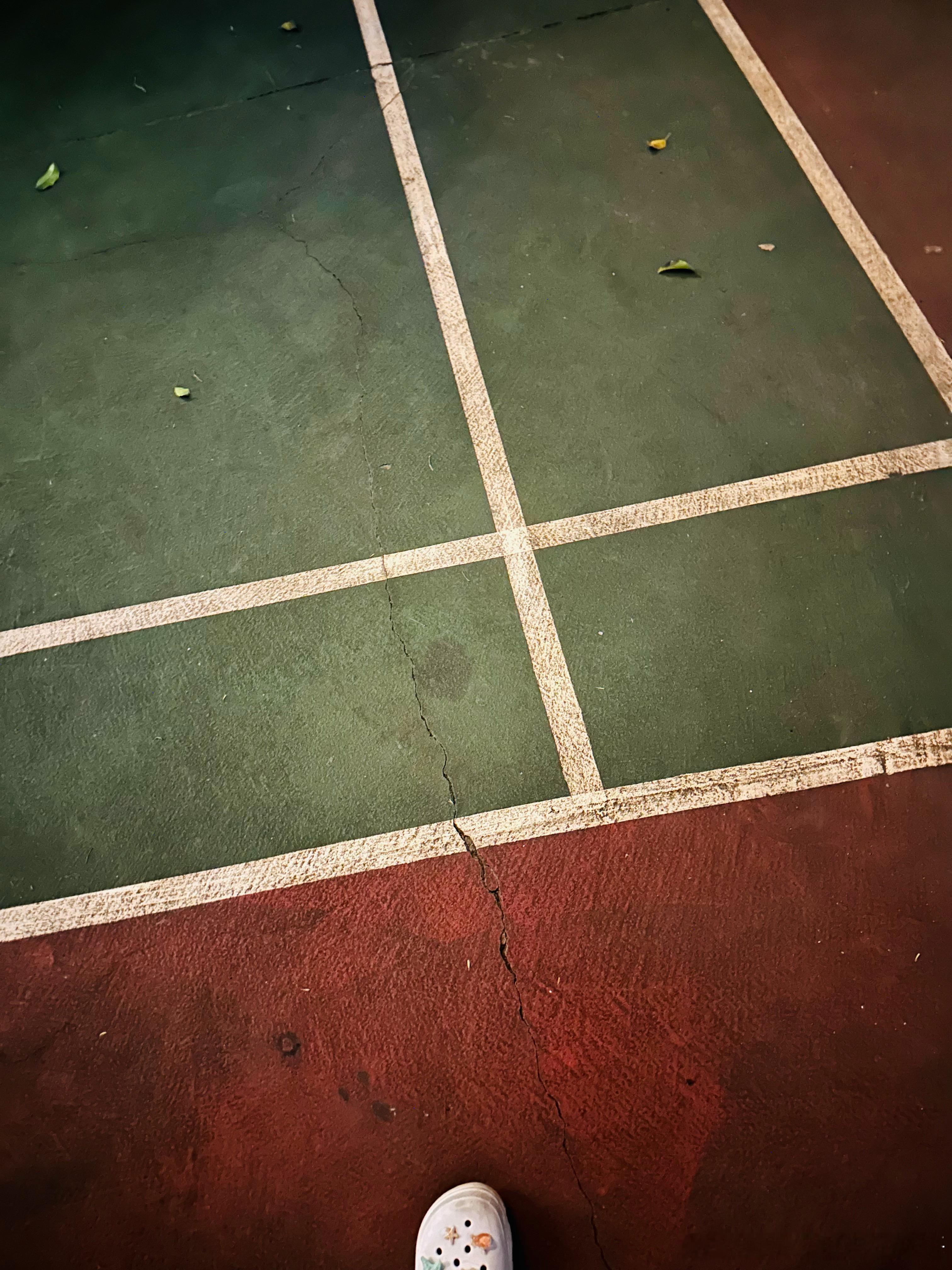 唉，真被我说中了，今晚让老二读书，他一直在玩，不理我。好不容易把他喊到书桌前，才