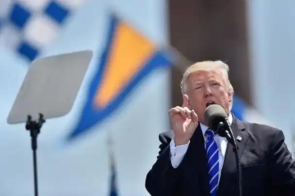 白宫宴会枪响，美国高层险些团灭，特朗普躲过一劫，遇刺只是开端？..
 
如今美国