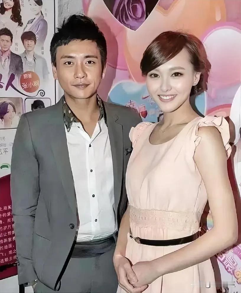 右边是唐嫣，她的美从内到外都散发着独特的韵味:明媚，阳光，纯洁，正能量，越来越喜