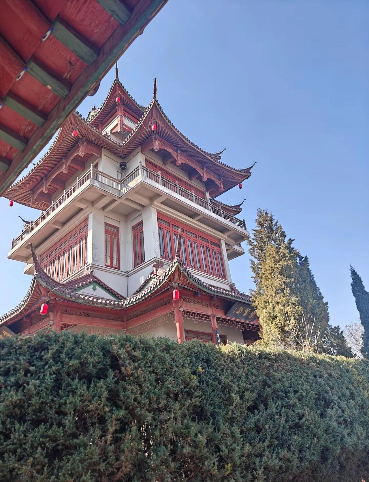 山不见我，我自去见山。一步一景，一步一心安。