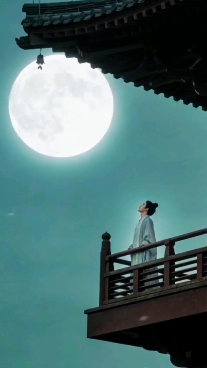 《大火烧山》。
风吹那竹林点着火，满山愁。太阳爬过了寨子的吊脚楼，月亮坠进了阿妹