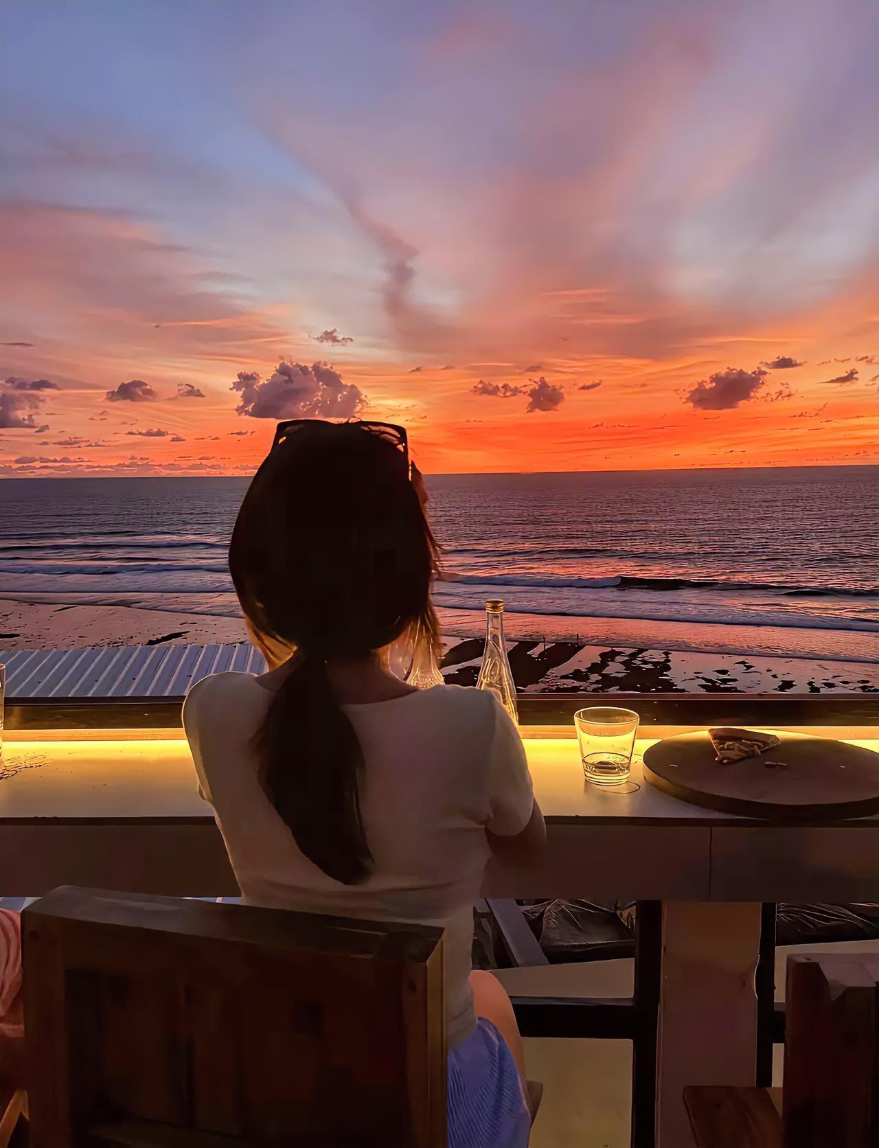 不对短暂出现的
人和关系执念太深
有时失去比拥有更踏实
有些人和事
配不上你的磁