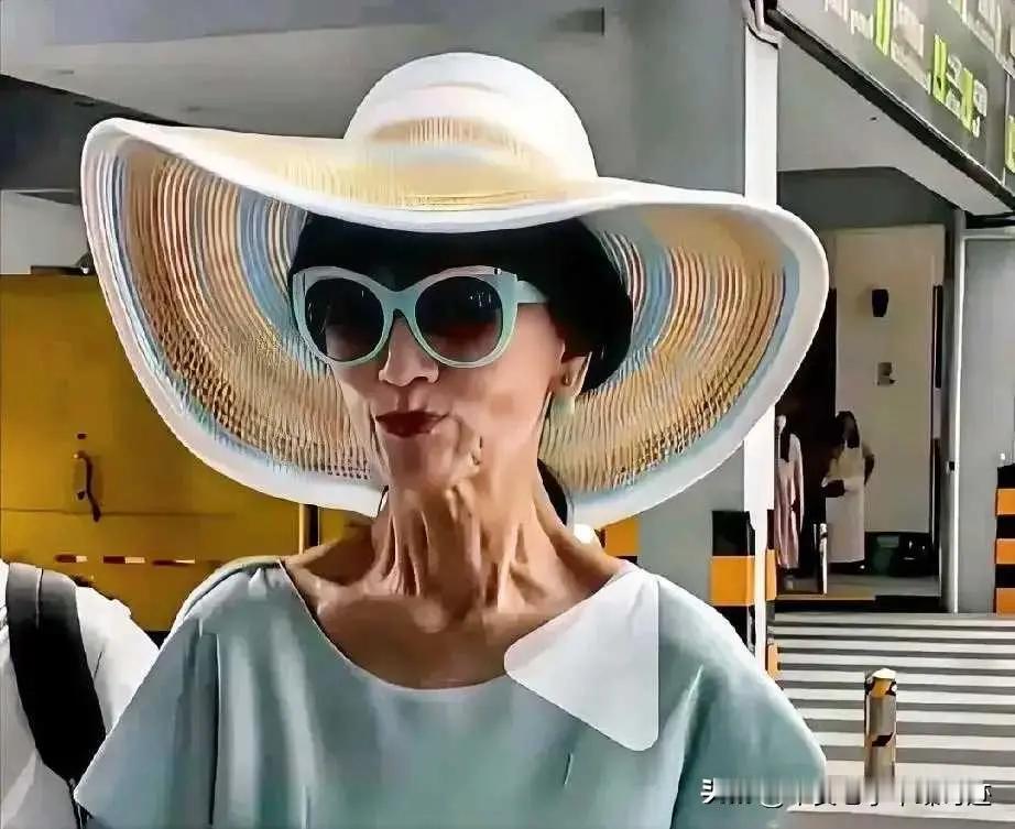 天呐！这真是冻龄女神赵雅芝吗？有点不敢相信。
