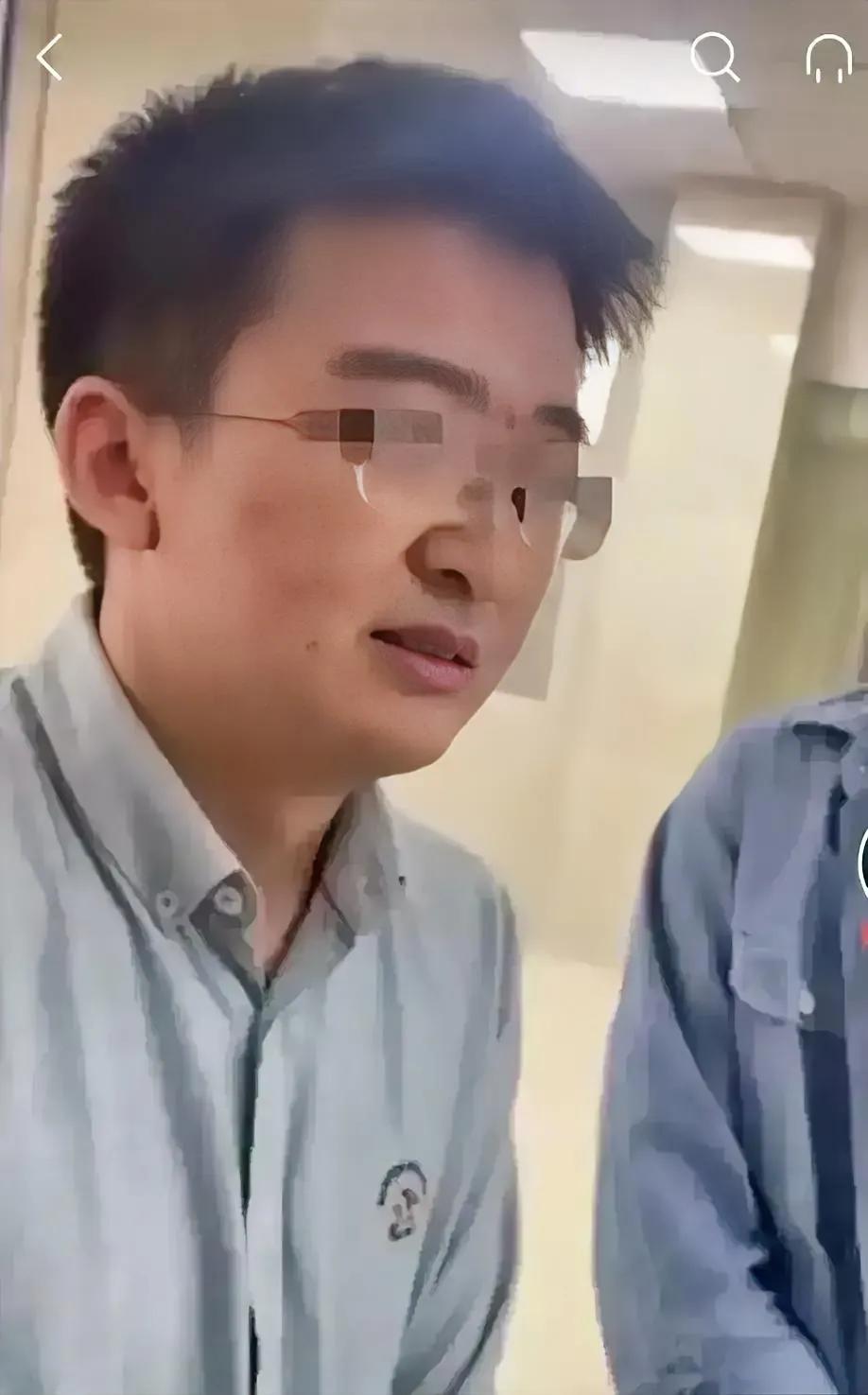 不知从何时起，公职人员成了普通百姓眼里的另类，公职人员被社会赋予最高标准的要求，