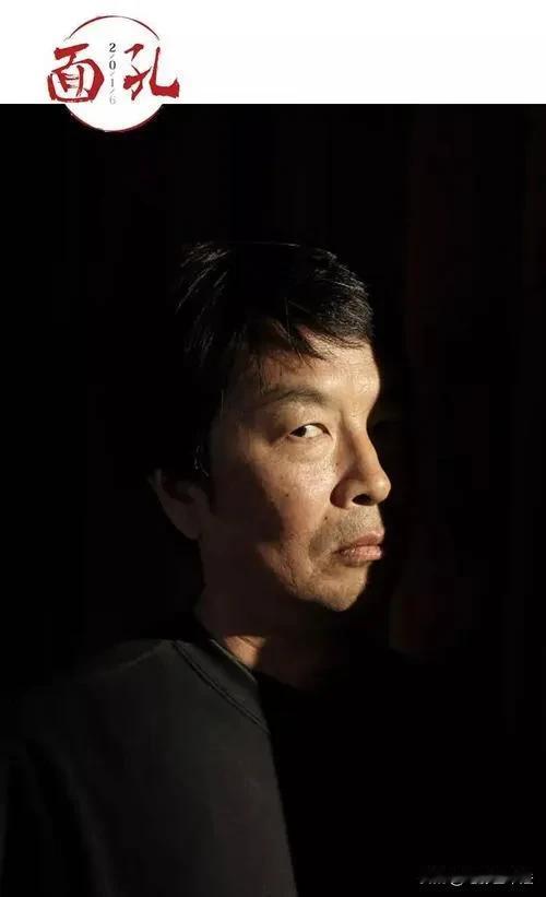 刘震云奶奶年轻的时候是远近闻名的大美女，是当地地主这个群体中最受欢迎的长工，每到