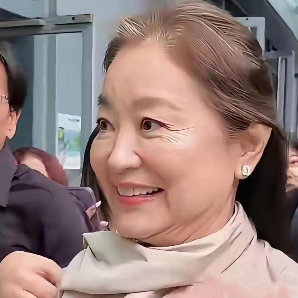 再惊艳的容颜也抵不过岁月！到老才懂健康才是底牌
 
年轻时再耀眼夺目，再费心保养