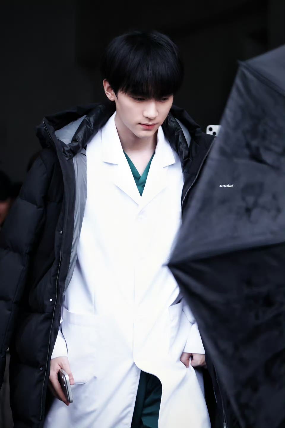 曝周翊然竞争十日终焉被pass其实周翊然《江湖夜雨十年灯》的戏份口碑都挺好的。这