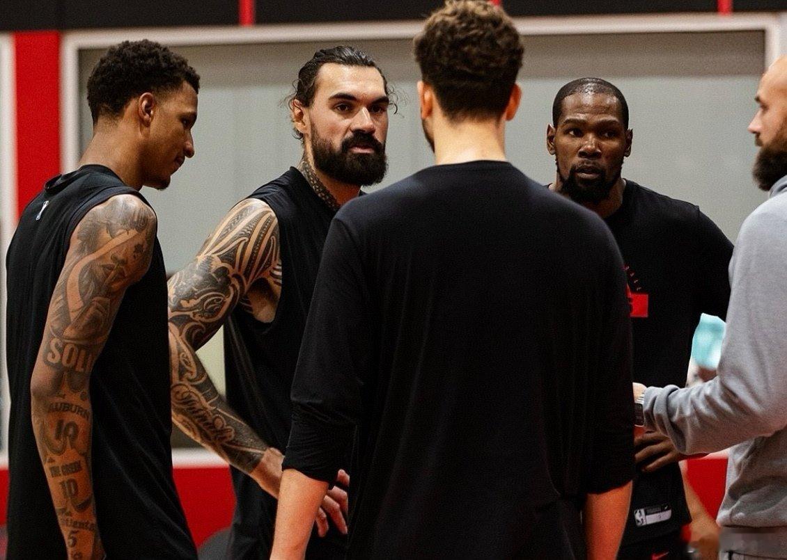 勒纳： 火箭队季前备战收官的三大关注点与今秋许多NBA球队一样，火箭队上周也特邀
