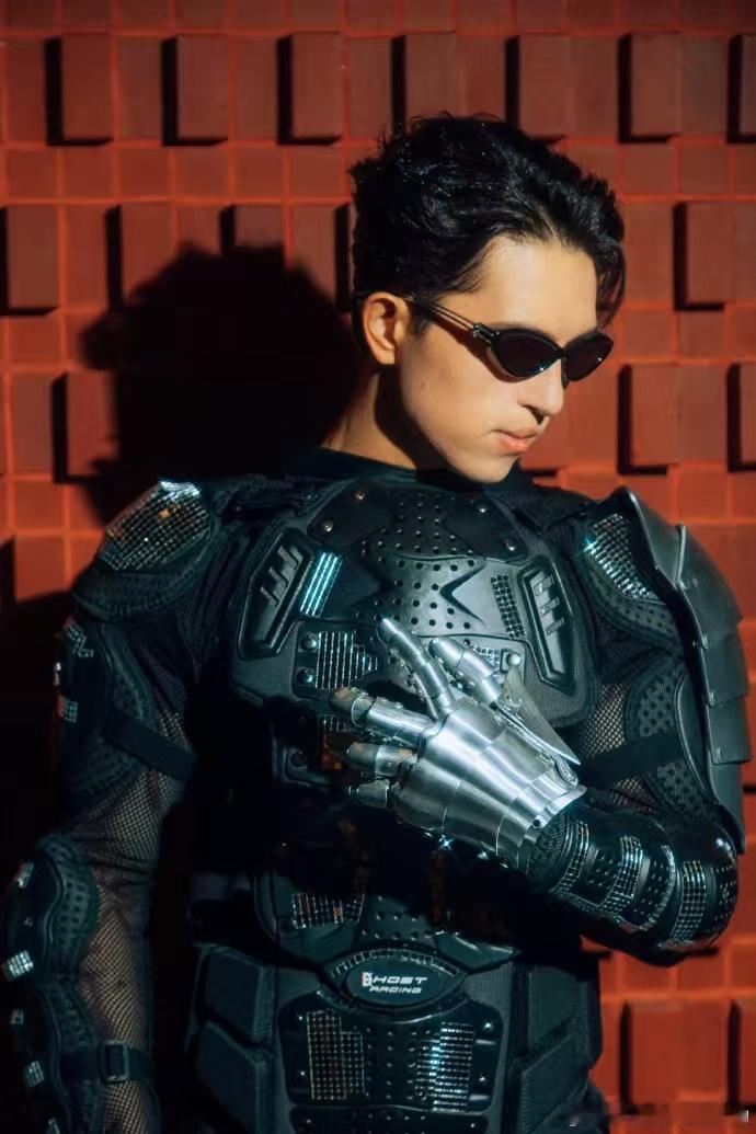 鲨鲨听书的表情笑疯了，整个鱼生都被震撼到！原作小说未免也太癫狂了吧？！人物反转、