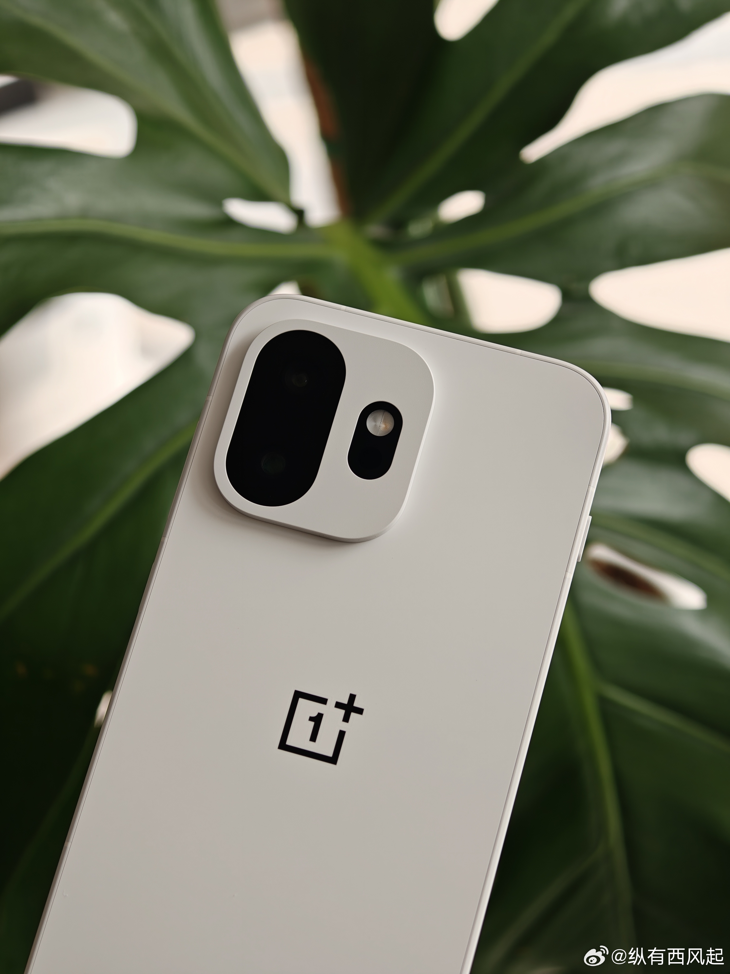 夹总不让多说，我就仅发几张一加15T的真机开箱图吧传送门:网页链接