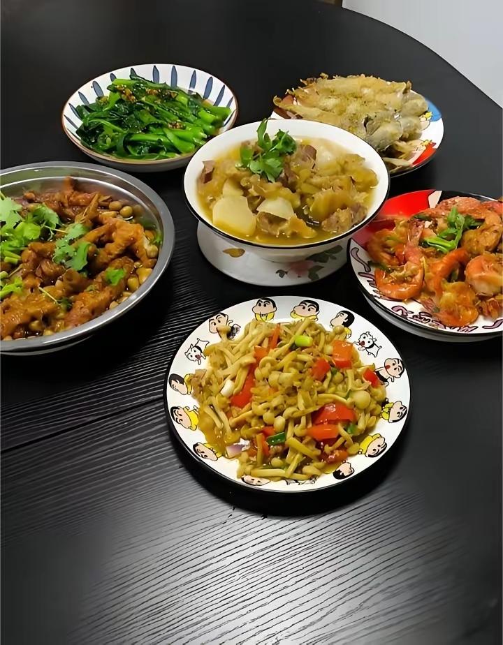 梦该醒了？
和老公回家，还天天吃这样的饭，怪婆婆不会做其他的菜，千篇一律，不知道