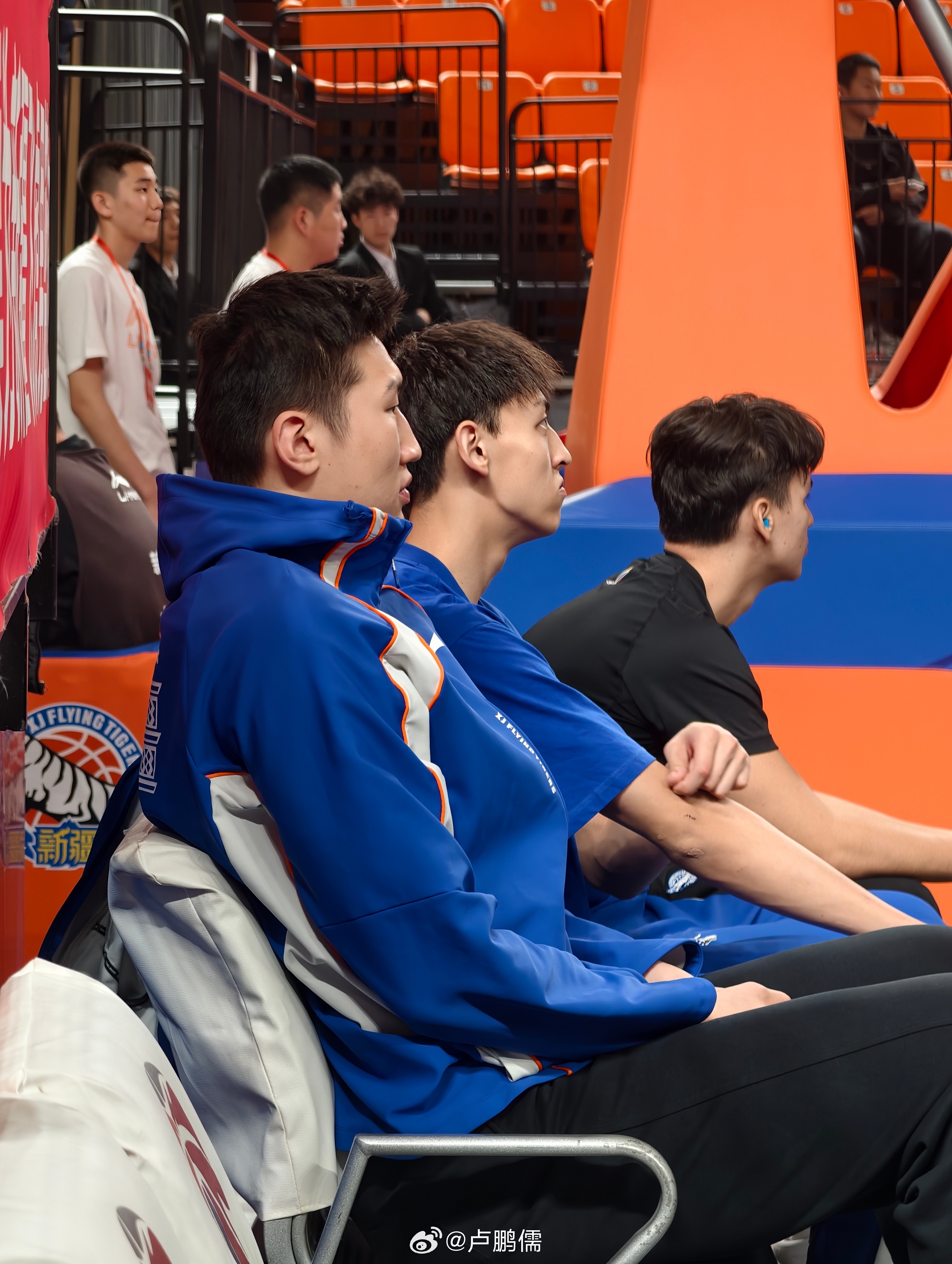 新疆vs深圳大名单，艾孜麦提替换李炎哲进入大名单。cba新疆男篮小卢篮球世界