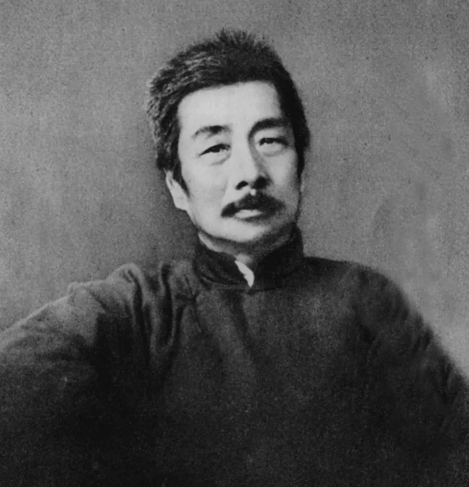 日本时期的青年鲁迅面相，让我想起章宇。谁能演1930年代上海的鲁迅？最神似的是郎