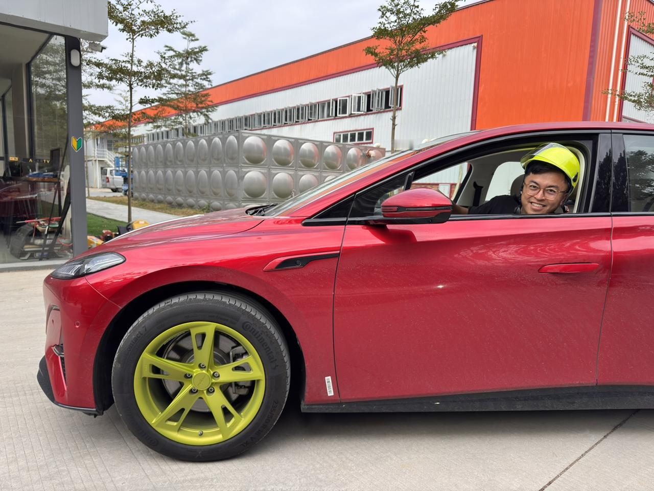 找到跟轮毂一样颜色的头盔🪖【来自懂车帝车友圈】