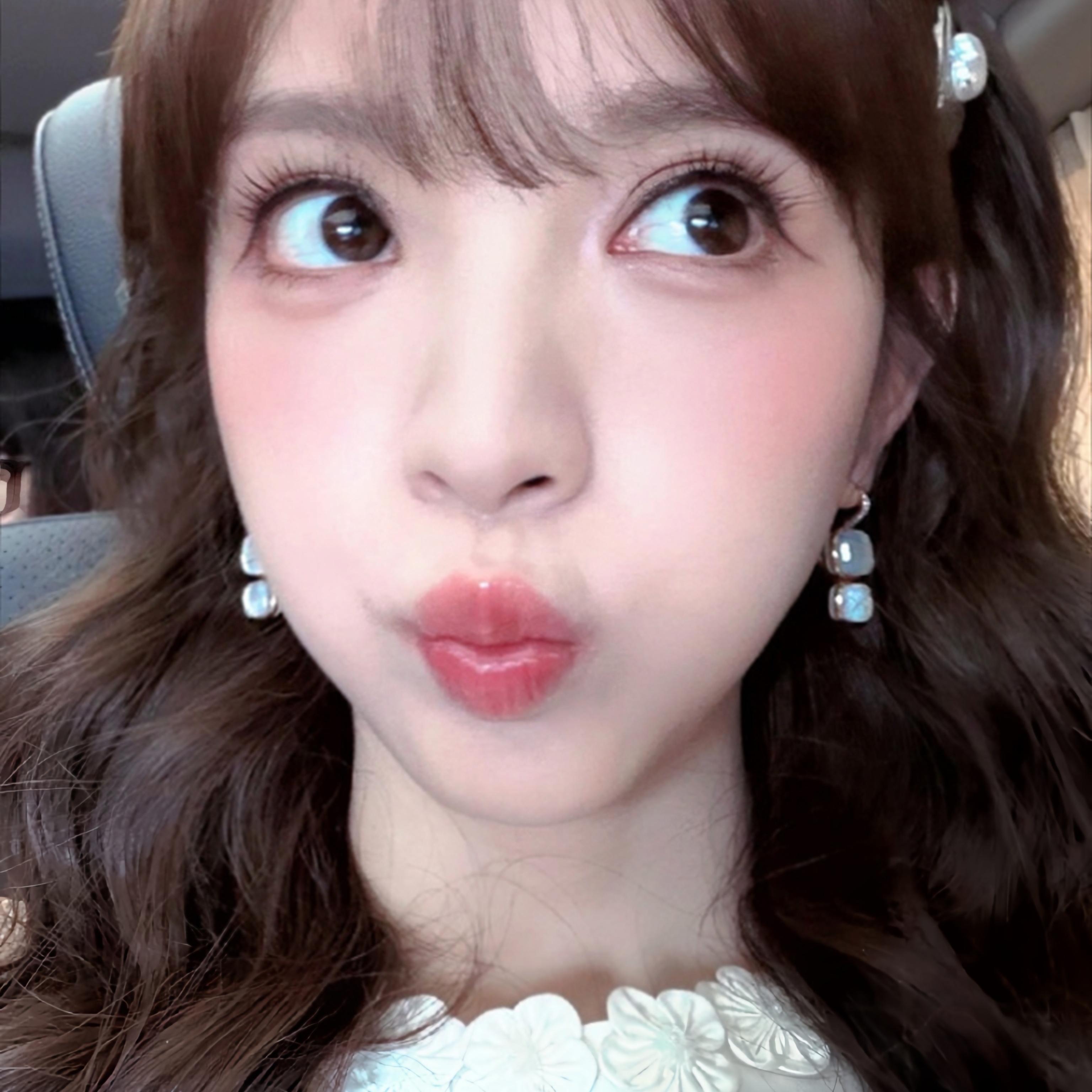 小猫向你投递了自拍😽🤳 