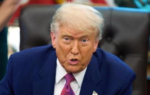 特朗普扬言“轰炸北京”？很多人以为这是美军即将动手的战争信号，错了！真相是，这恰