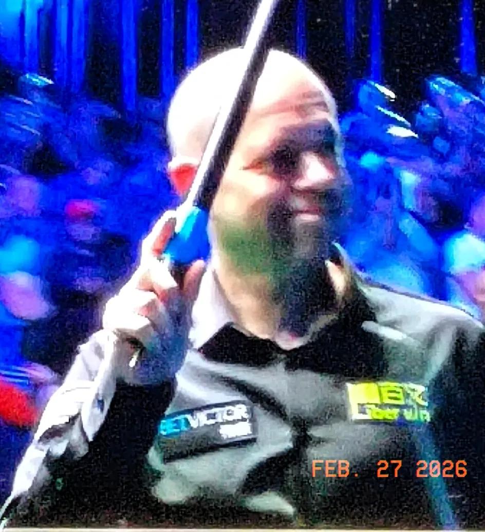 霍金斯赢了！
第8局，打出单杆93分，94-0拿下制胜局，大比分5-3击败罗伯逊