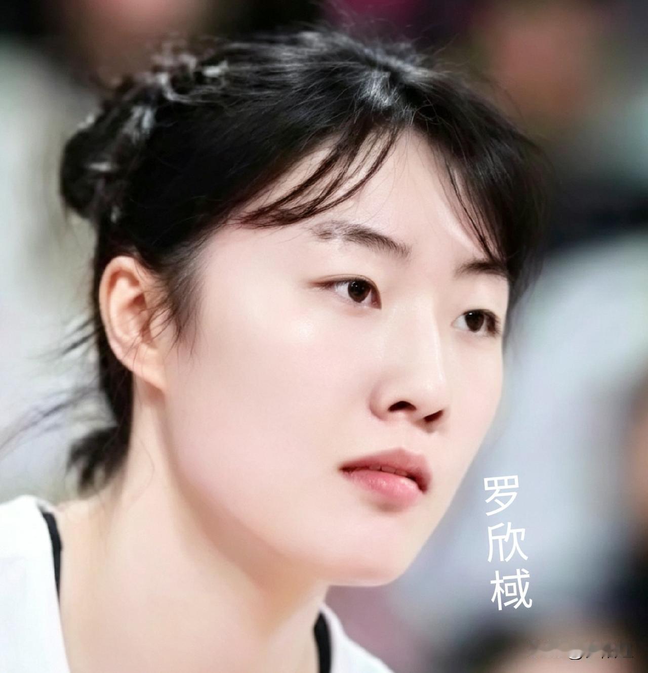 中国女篮现役队员里有四位备受关注的姑娘，其中三位司职后卫，一位是锋线上的三分神投