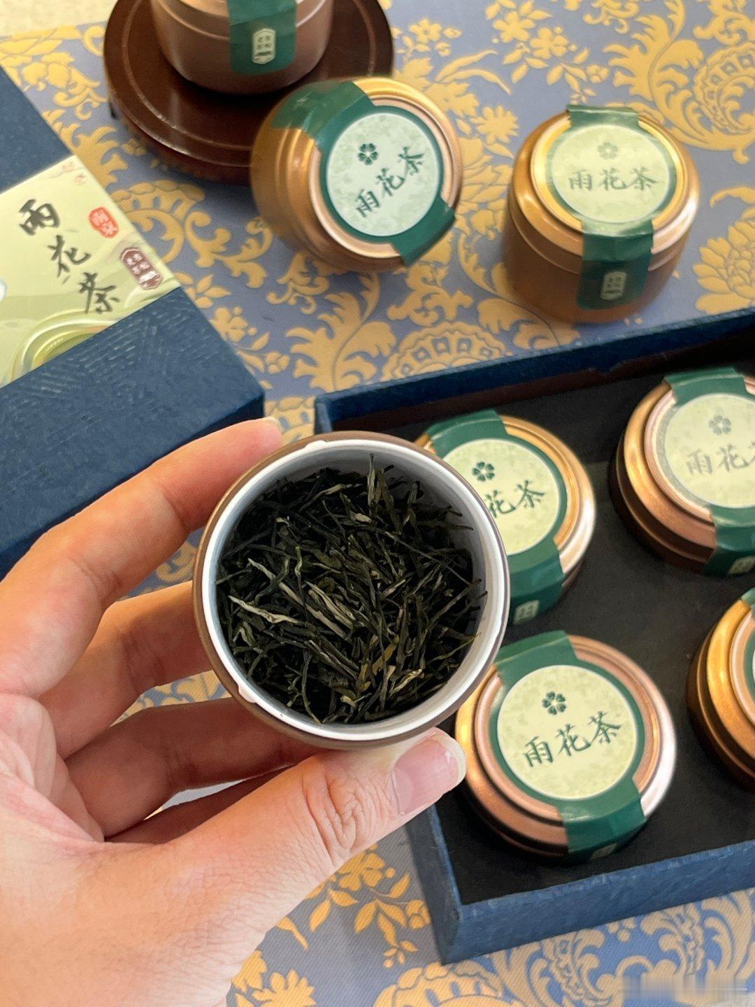 老崔茶馆中秋茶礼，小罐装雨花茶系列。老崔茶馆  ​​​