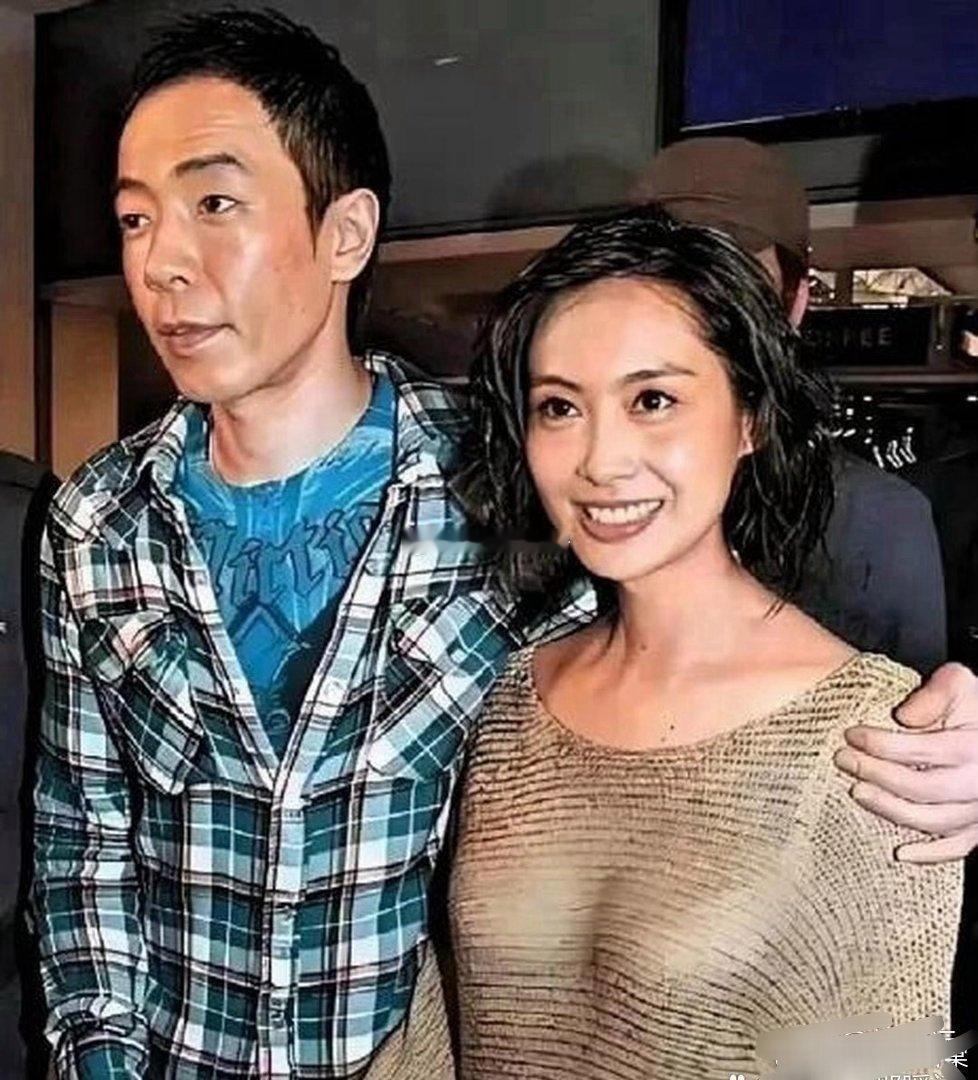 朱茵和黄贯中的亲密照，不得不说朱茵除了脸蛋好看，这身材气质也真是太好了 
