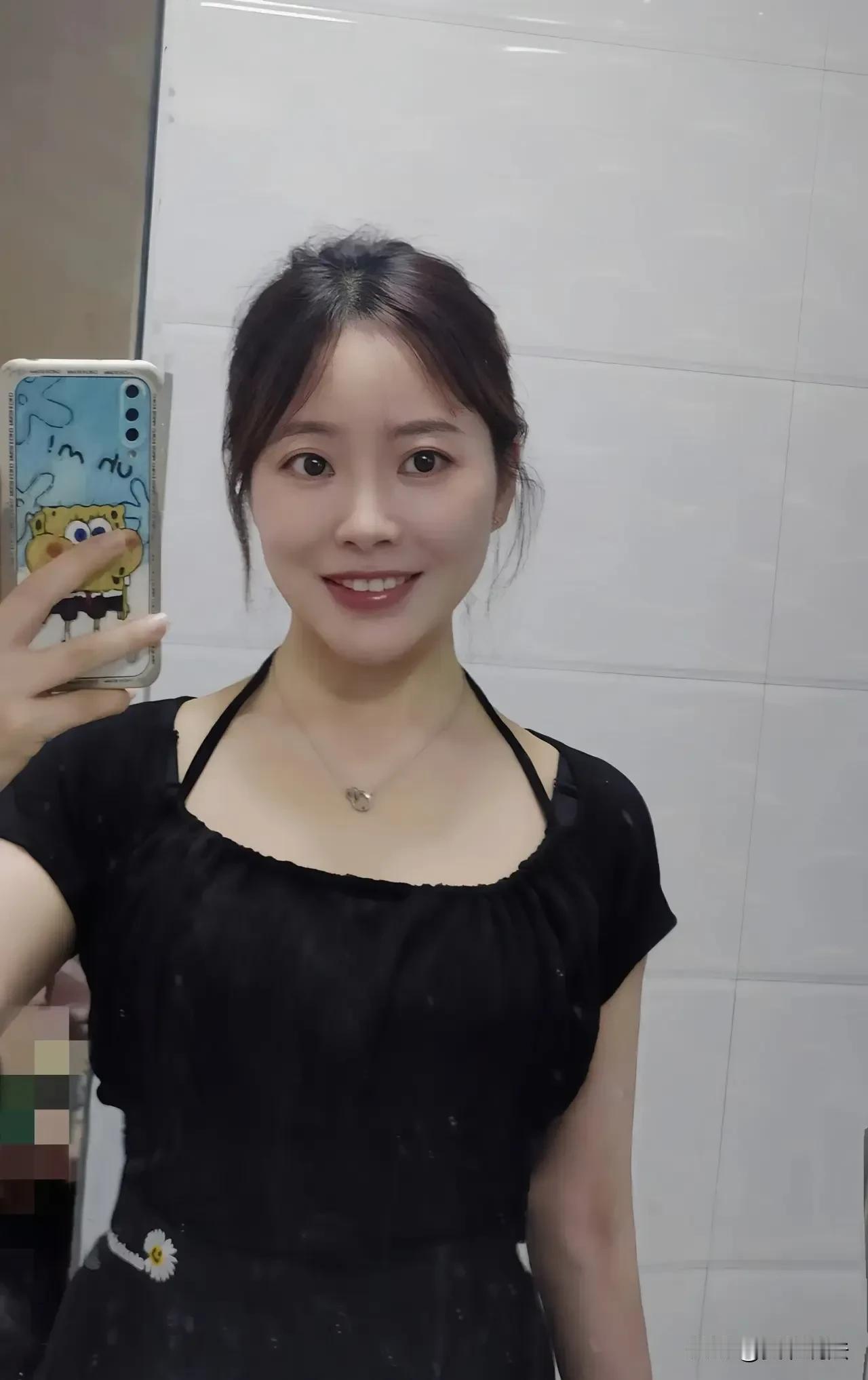 事实证明，我完全抵挡不住老公糖衣炮弹的攻击。就在昨晚，他虽然晚归，但一进家门就展