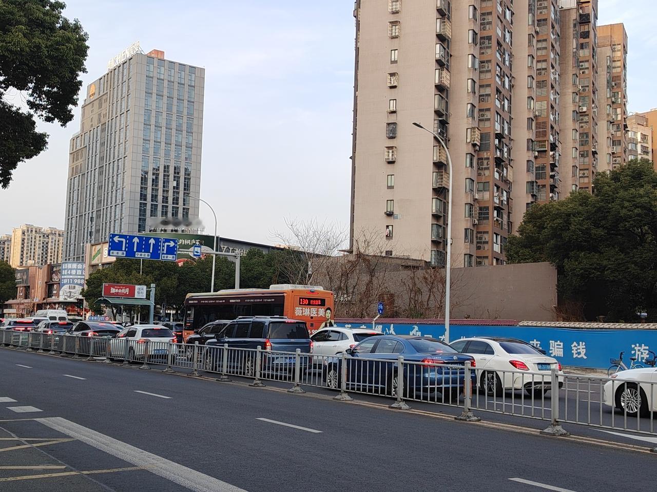 不论家里有没有存款，都不能随意告诉同事。记得2012年的时候，我省吃俭用，卡里存