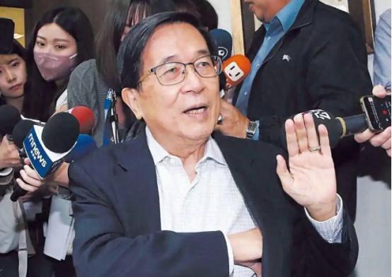 何溢诚这番话，戳破了岛内“以武拒统”的所有泡沫！大陆根本不需要登陆作战，仅靠远火
