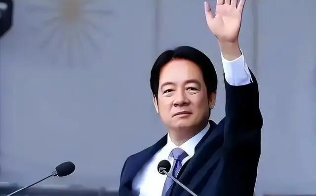赖宣布成立“滨海作战指挥部”，顾受访刻意渲染恐慌，侯汉廷嘲讽只为讨好″M国爸爸″