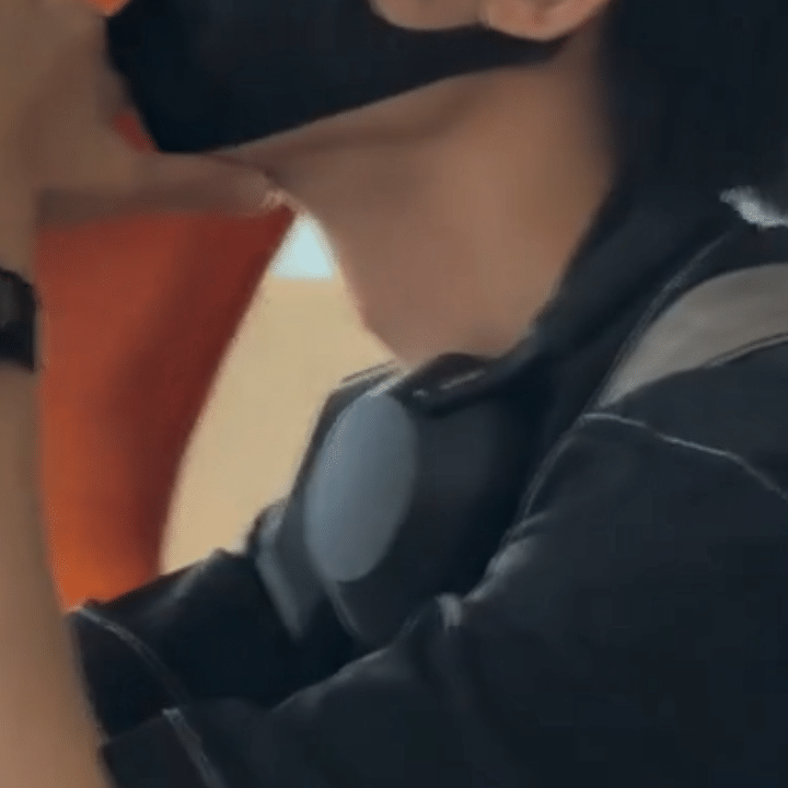 好像是第一次看见他这么明显的喉结滚动
